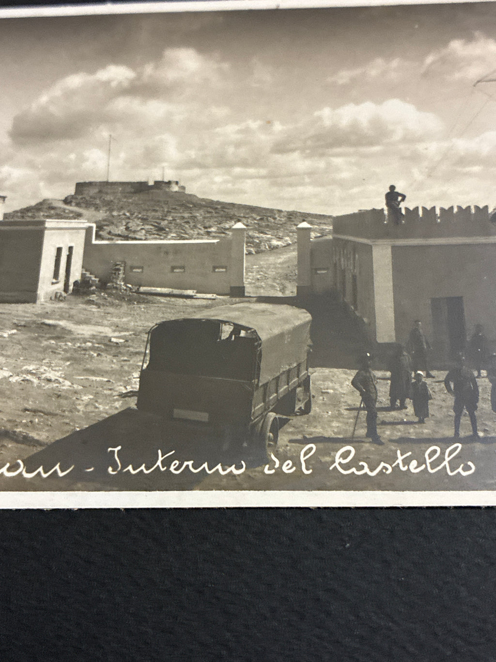 Foto Epoca Libia Garian Interno Del Castello Forte E Stazione Radio Con Soldati Autocarri E Timbri Ministero Colonie