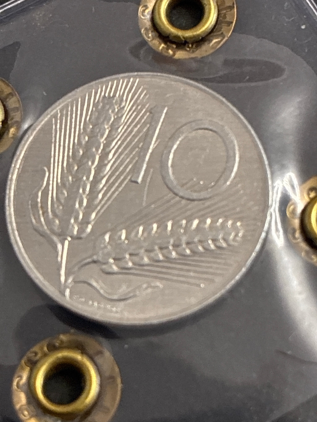 10 Lire Spiga dell'81 Periziata con Errore di Conio Asse Ruotato 45°