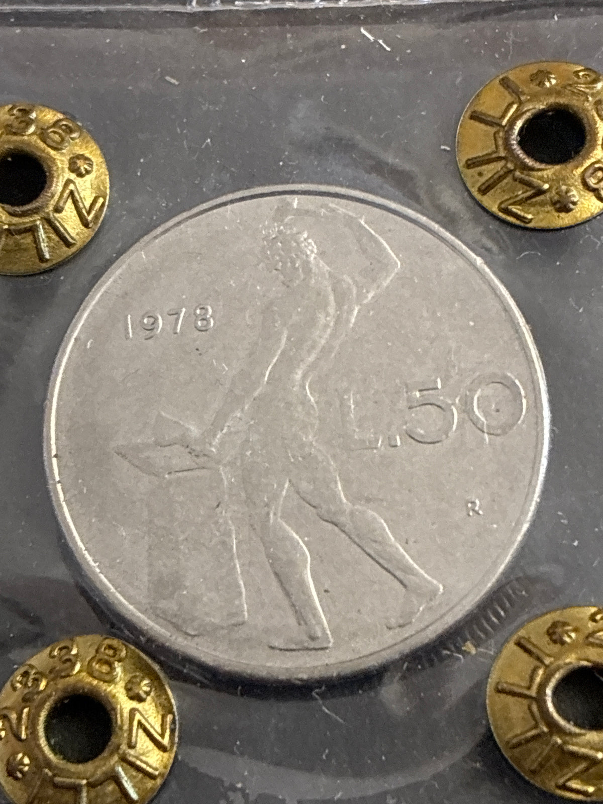 50 Lire 1978 "Vulcano" Errore Manca Orecchio e Manca Una Natica in Perizia BB