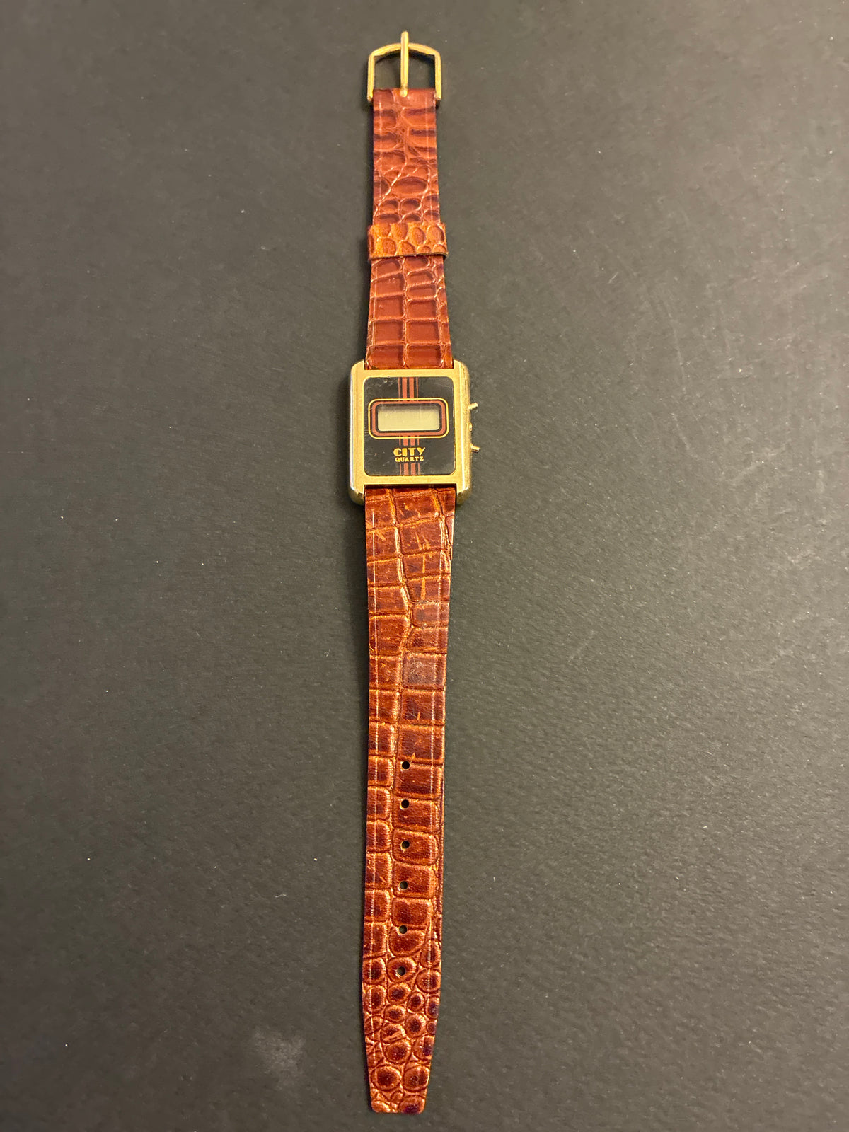 Orologio Digitale LCD Vintage City Quartz Anni Ottanta Da Collezione Ricambi Non Funzionante