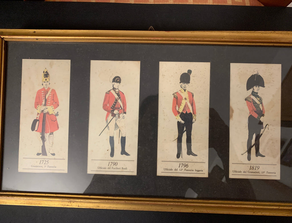 Serie di 3 quadri con stampe di uniformi militari storiche (1725-1863)