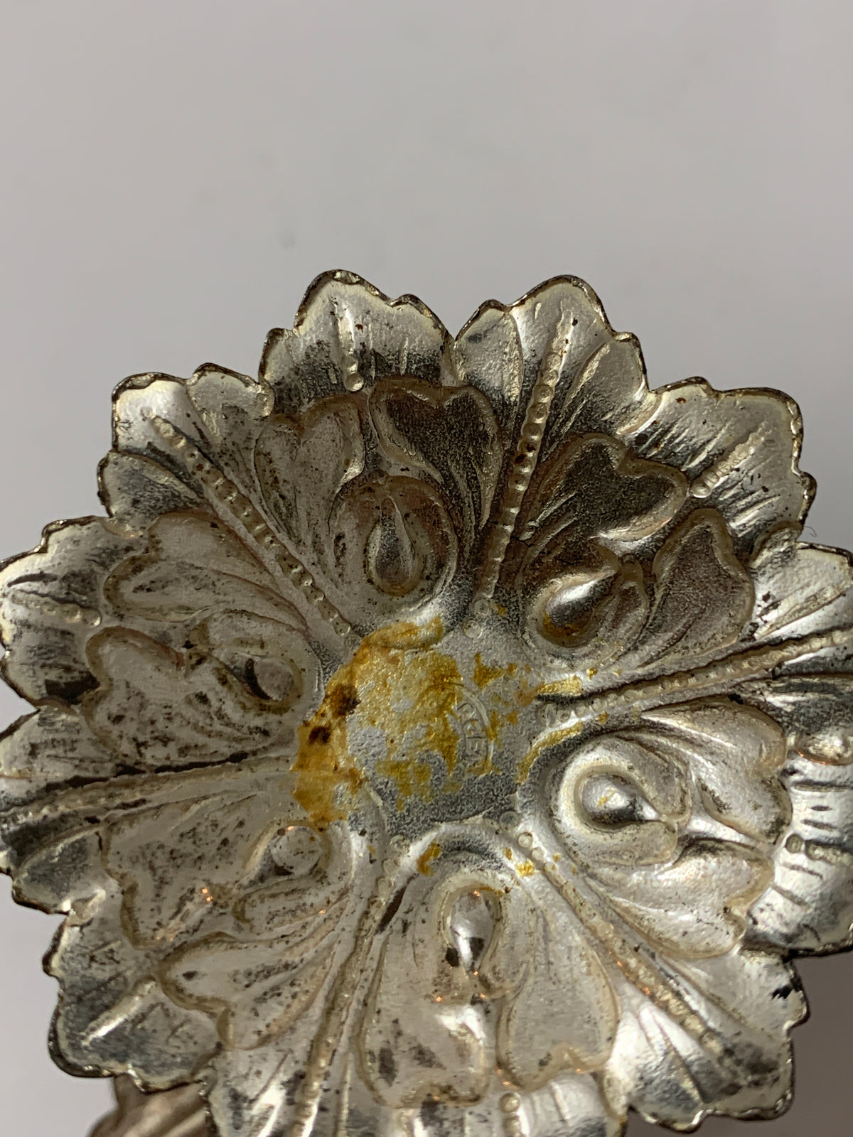 Portacandela Vintage in Metallo Argentato a Forma di Fiore con Foglie