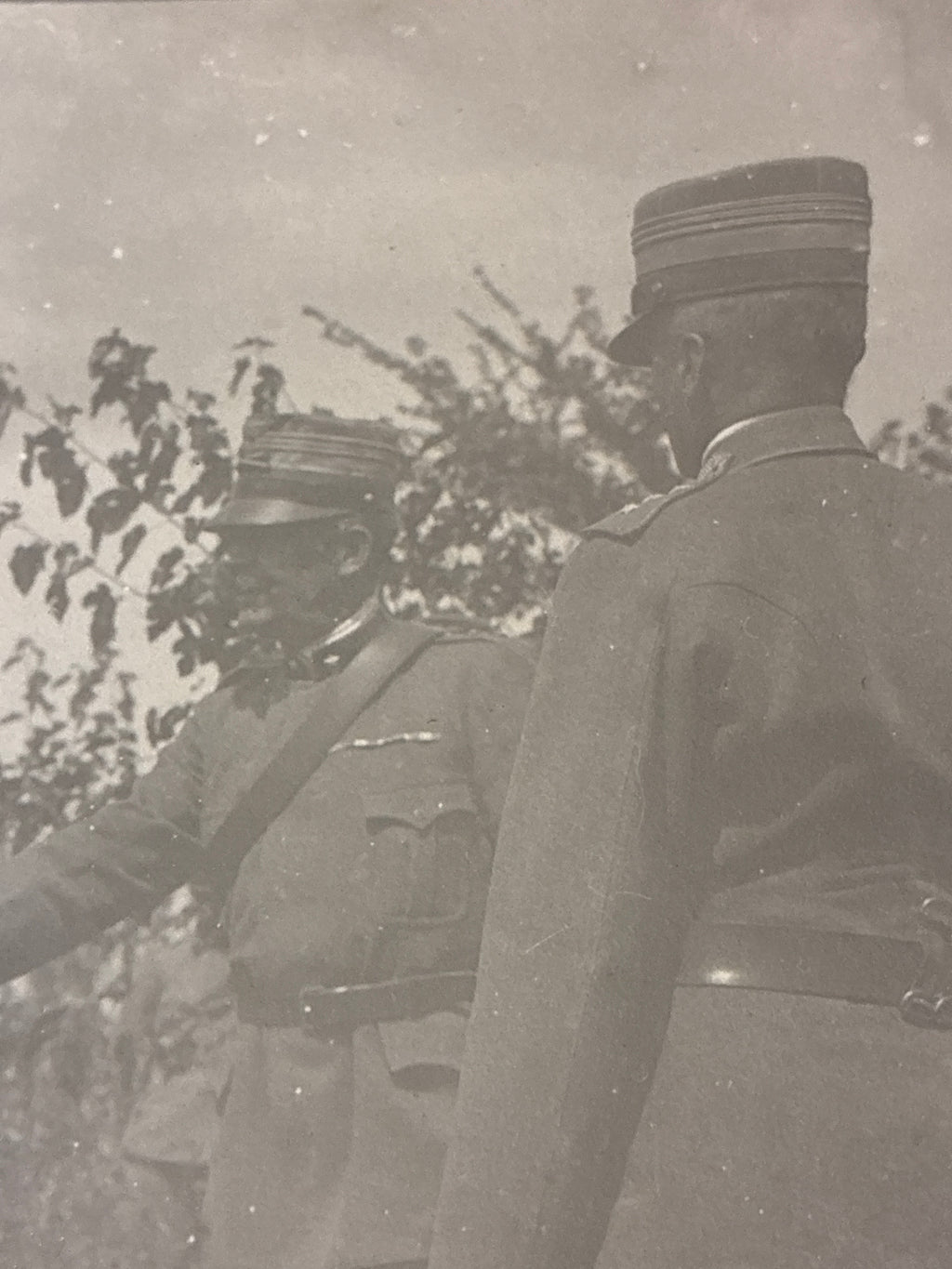 S.A.R. Emanuele Filiberto di Savoia-Aosta, il "Duca Invitto", incontra gli Ufficiali al fronte della Grande Guerra – Cartolina Fotografica d'Epoca "Marca Trifoglio"