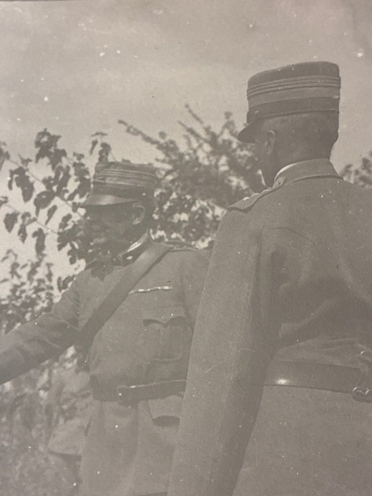 S.A.R. Emanuele Filiberto di Savoia-Aosta, il "Duca Invitto", incontra gli Ufficiali al fronte della Grande Guerra – Cartolina Fotografica d'Epoca "Marca Trifoglio"