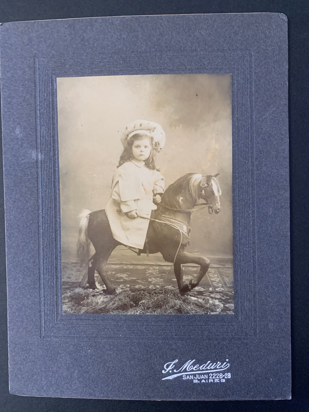 Antica Fotografia Bambina a Cavallo di un Pony Studio S. Meduri Buenos Aires D'Epoca